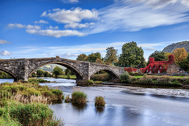 Pont Fawr Pont Fawr, famous medieval stone bridge across the river Conwy, and court house covered in red ivy  Llanrwst, Caernarfon, North Wales conway stock pictures, royalty-free photos & images